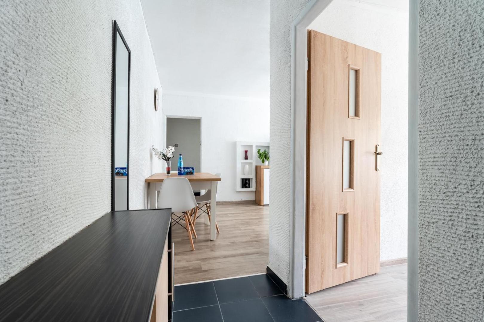Apartament Gold - 2 Osobne Sypialnie Z Balkonem - Spaceapart Jelenia Gora Dış mekan fotoğraf